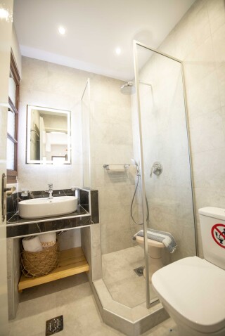 honeymoon suite hovolo bathroom